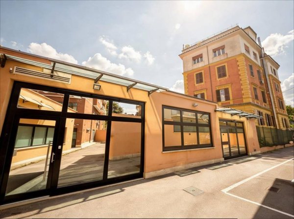 negozio in affitto a Roma in zona Appio Latino