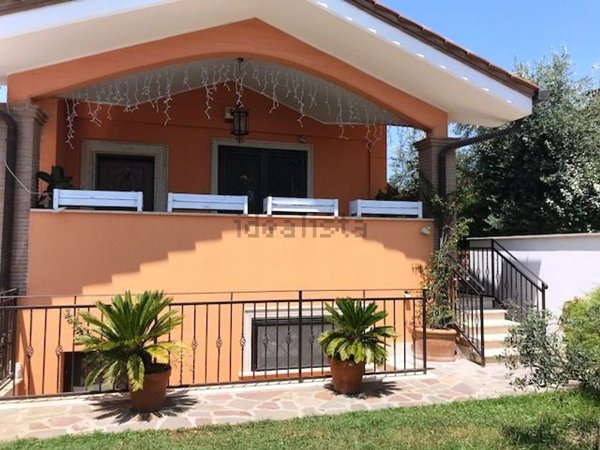 casa indipendente in affitto a Roma in zona Infernetto