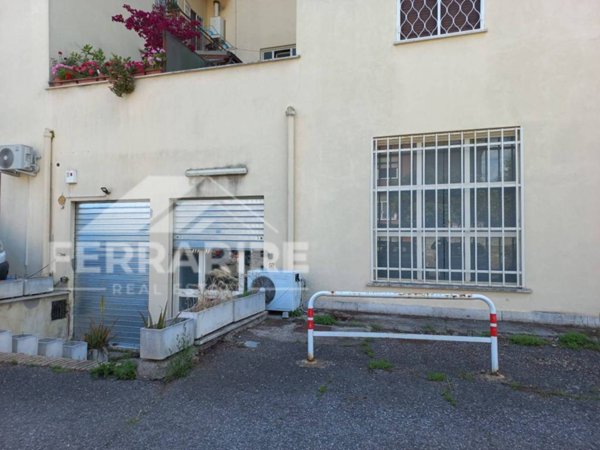 negozio in affitto a Roma in zona La Pisana