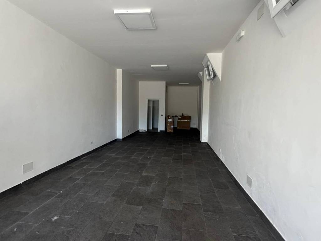 negozio in affitto a Roma in zona San Basilio