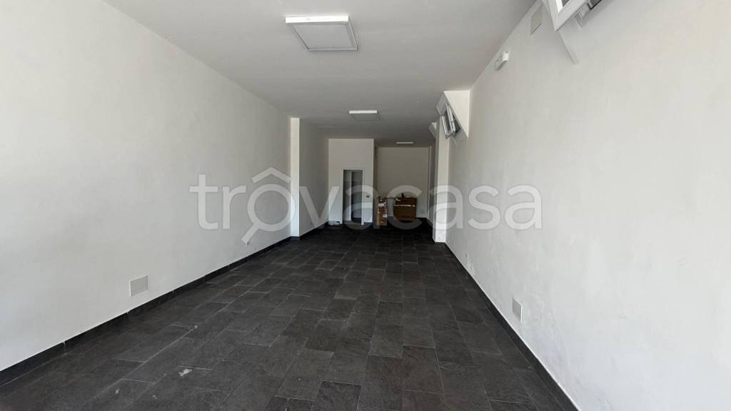 negozio in affitto a Roma in zona San Basilio