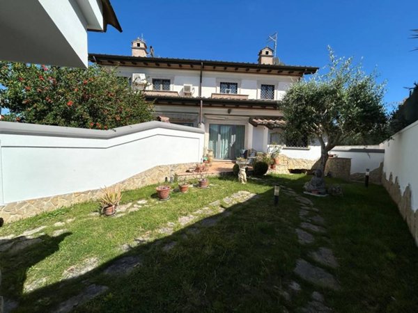 casa indipendente in affitto a Roma in zona Infernetto