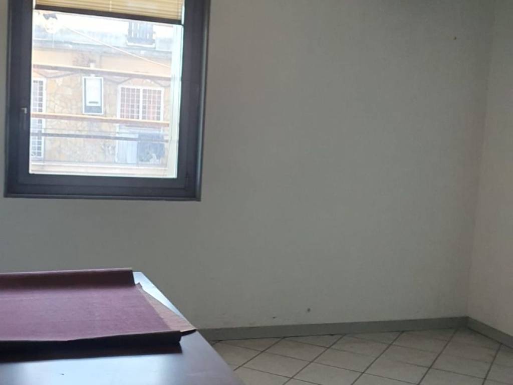 negozio in affitto a Roma in zona Torre Angela