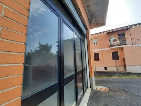 negozio in affitto a Roma in zona Borghesiana