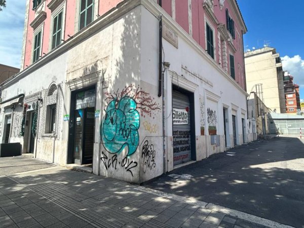 negozio in affitto a Roma in zona Cinecittà