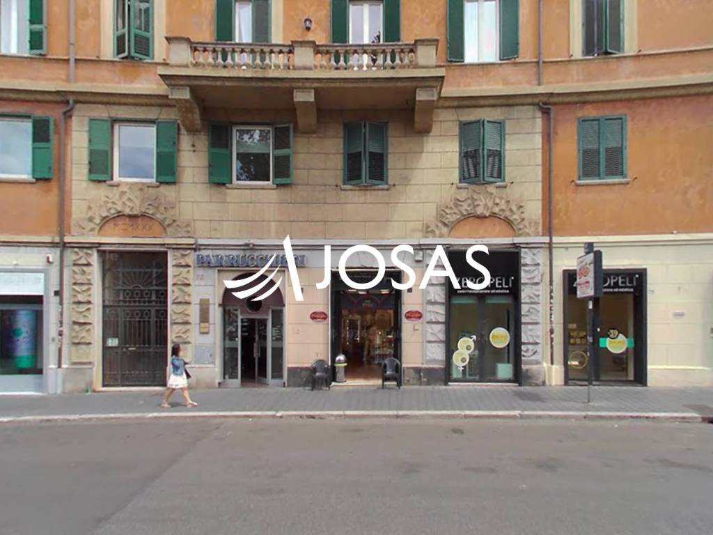 negozio in affitto a Roma in zona Appio Latino