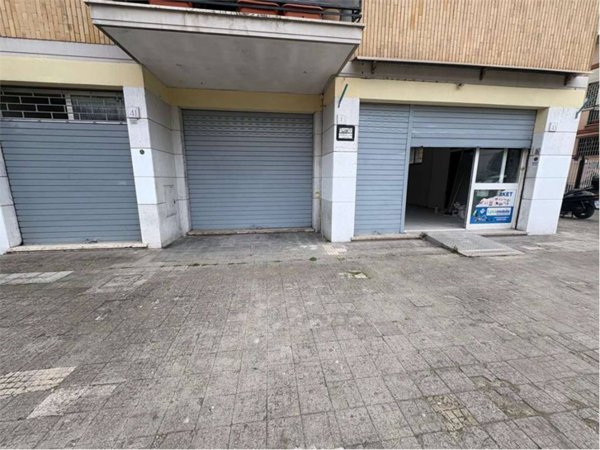 negozio in affitto a Roma in zona Torre Maura