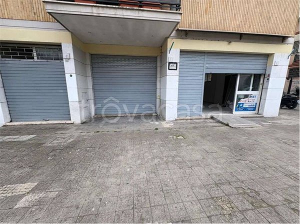 negozio in affitto a Roma in zona Torre Maura
