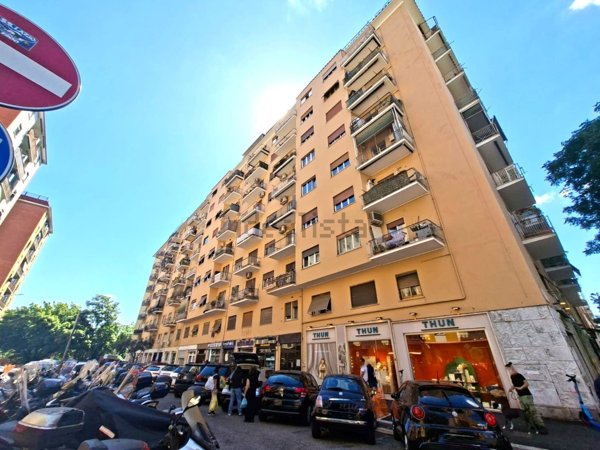 locale commerciale in affitto a Roma
