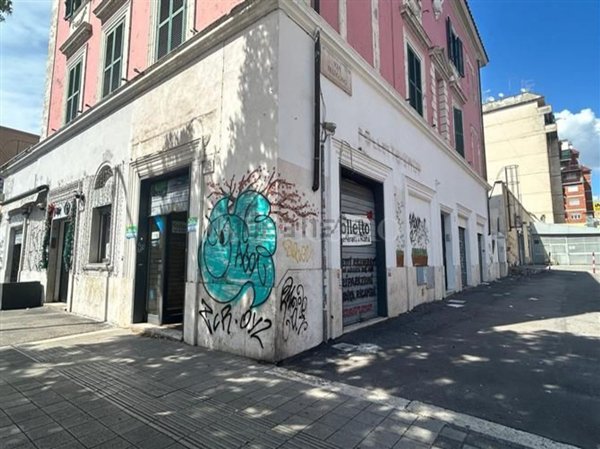 locale commerciale in affitto a Roma