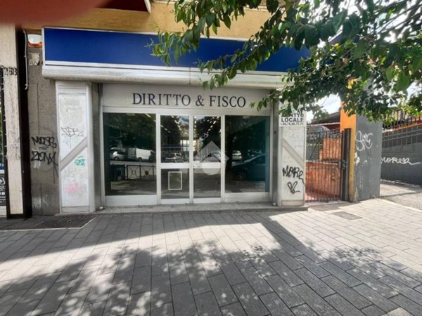negozio in affitto a Roma in zona Tuscolano