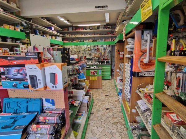 negozio in affitto a Roma