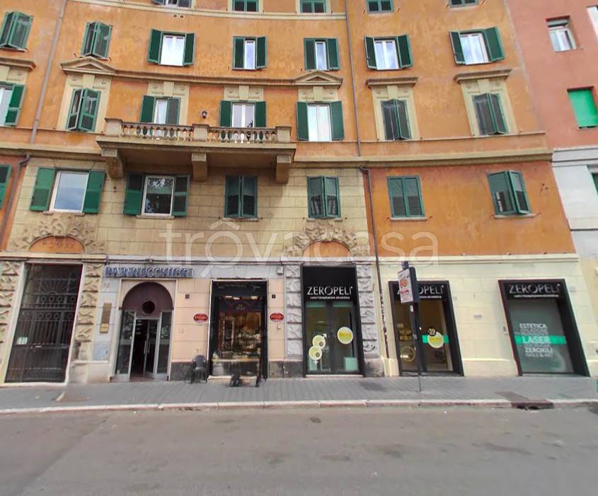 negozio in affitto a Roma in zona Appio Latino