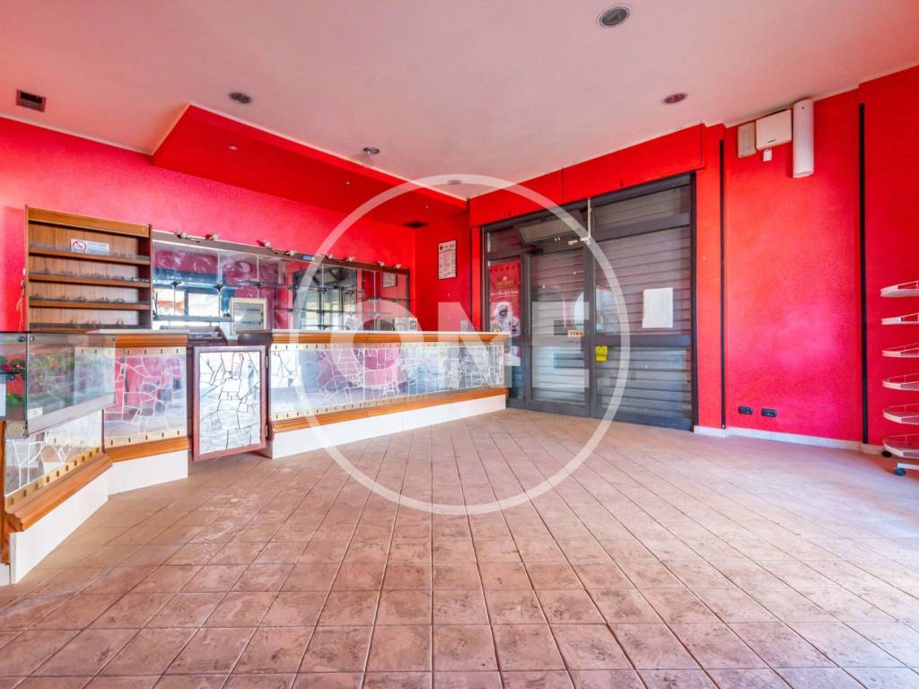 negozio in affitto a Roma in zona Borghesiana