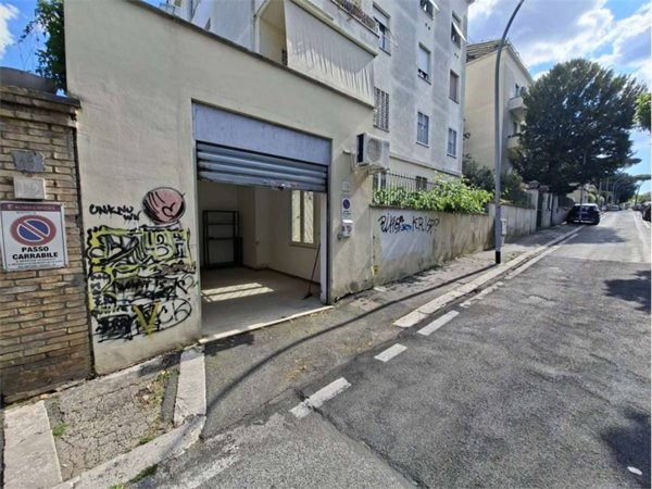 locale di sgombero in affitto a Roma in zona Gianicolense