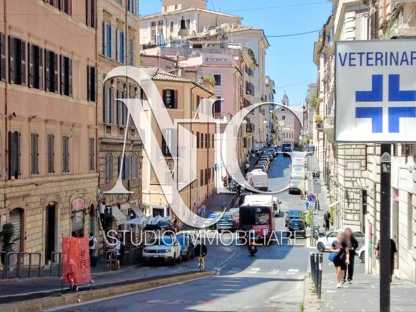 negozio in affitto a Roma in zona Rione Monti/Campitelli