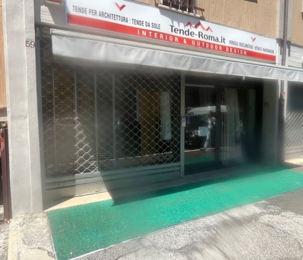 locale commerciale in affitto a Roma