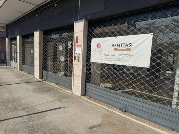 negozio in affitto a Roma in zona Finocchio