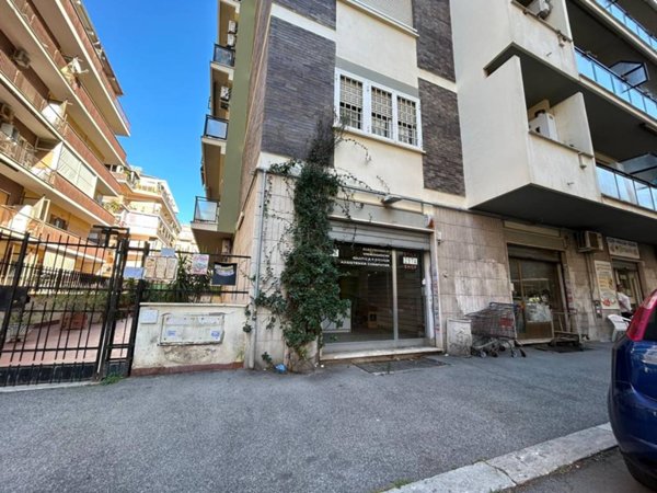 negozio in affitto a Roma in zona Ostia