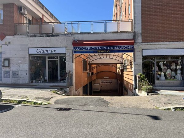 negozio in affitto a Roma in zona Ponte Mammolo