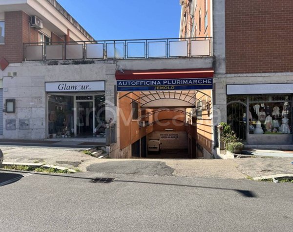negozio in affitto a Roma in zona San Basilio
