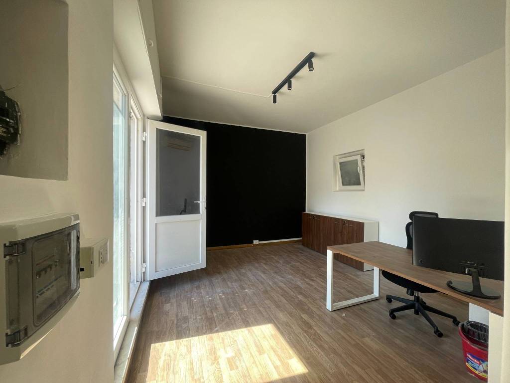 negozio in affitto a Roma in zona Appio Latino