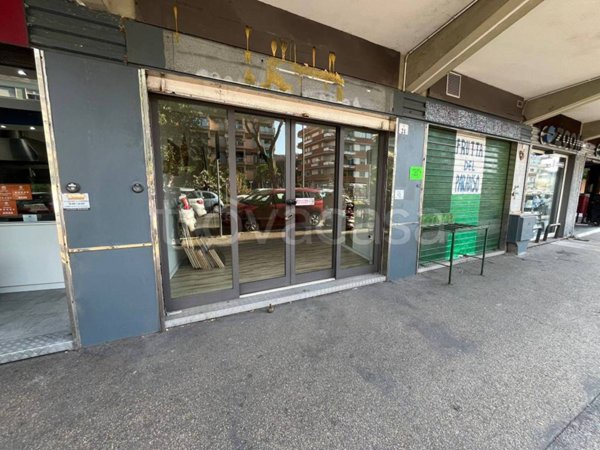 negozio in affitto a Roma in zona Ostia