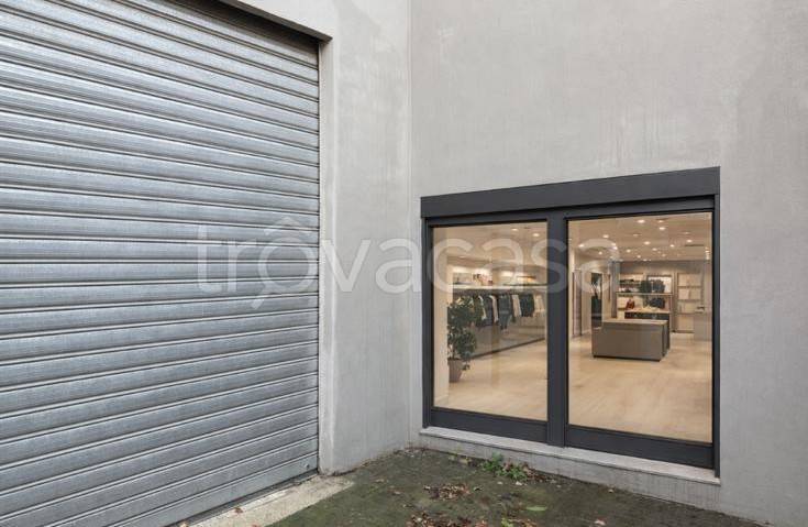 locale commerciale in affitto a Roma in zona Appio Claudio