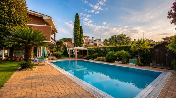 casa indipendente in affitto a Roma in zona Casal Palocco