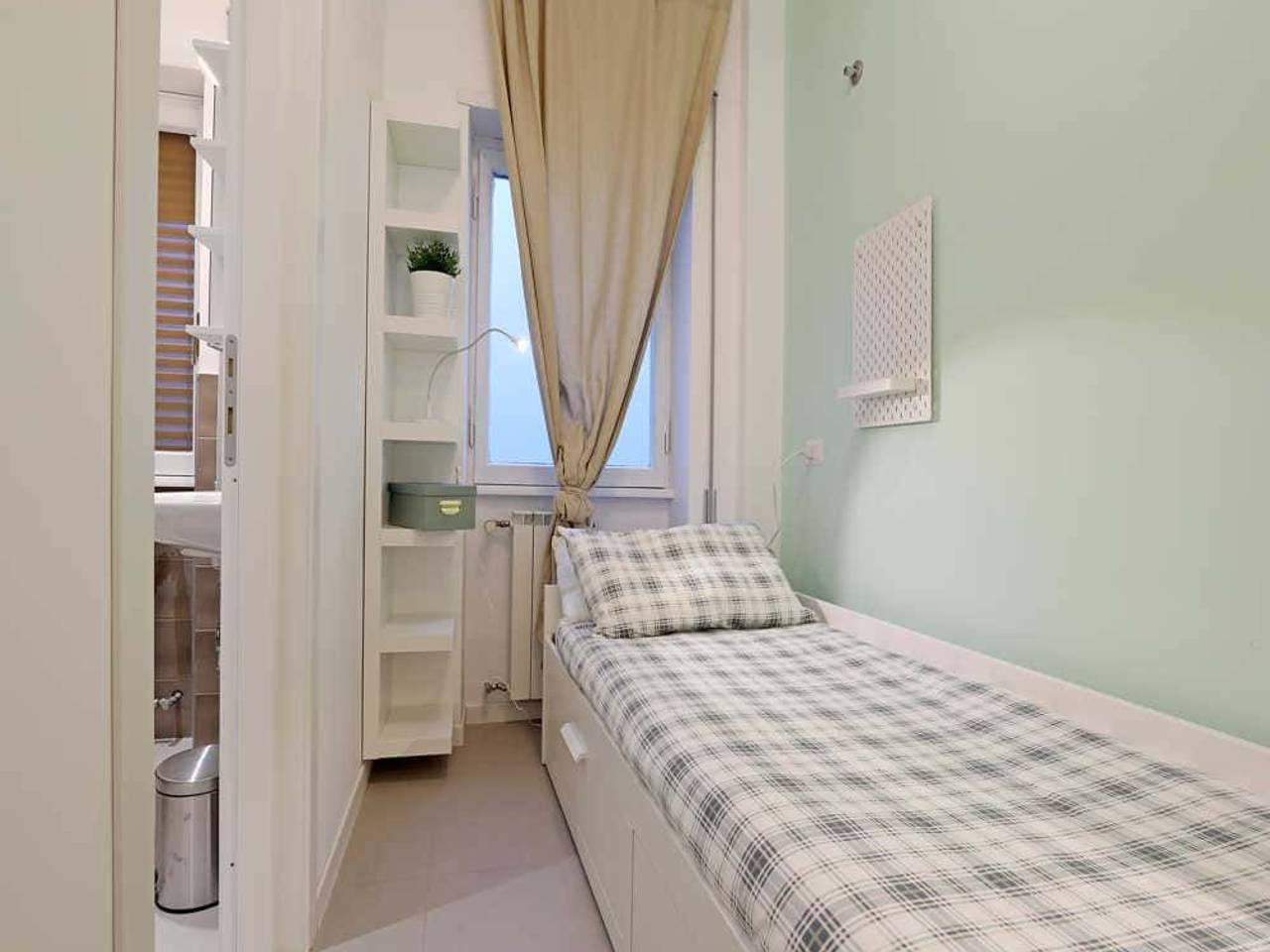 negozio in affitto a Roma in zona Appio Latino