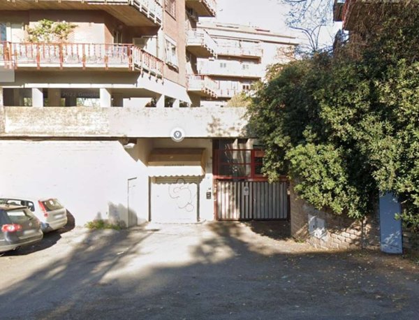 locale commerciale in affitto a Roma in zona Appio Claudio