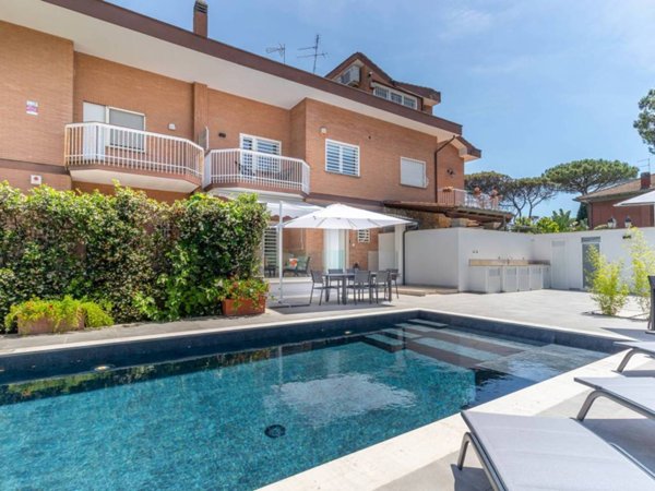 casa indipendente in affitto a Roma in zona Casal Palocco