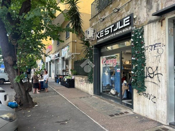negozio in affitto a Roma in zona Don Bosco