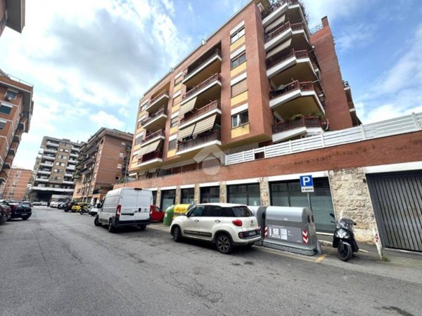negozio in affitto a Roma