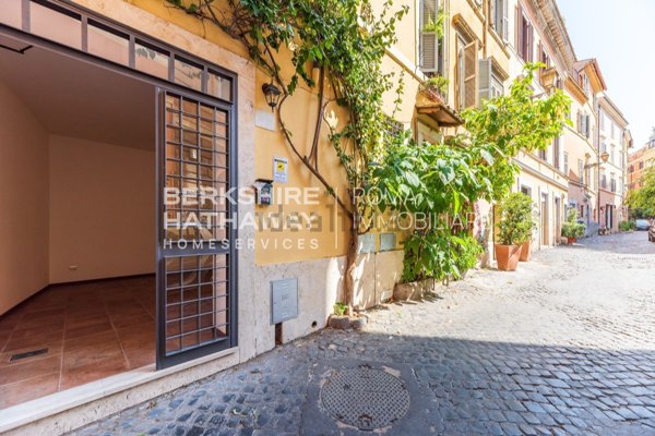 locale commerciale in affitto a Roma in zona Trastevere