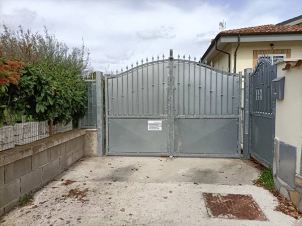 locale commerciale in affitto a Roma in zona Lunghezza