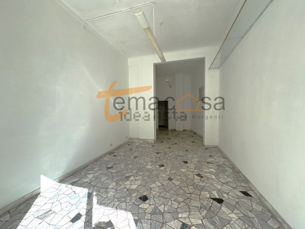 locale commerciale in affitto a Roma in zona Appio Latino