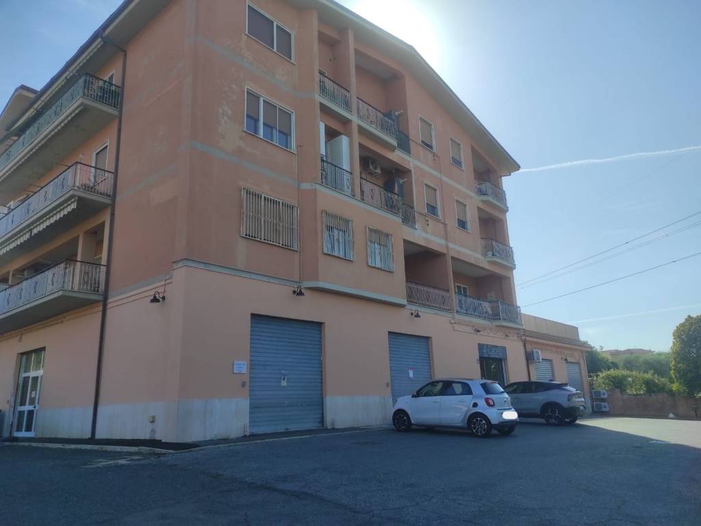 negozio in affitto a Roma in zona Castel di Leva