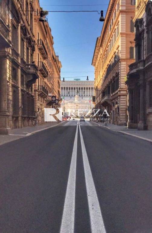 negozio in affitto a Roma in zona Trevi-Colonna