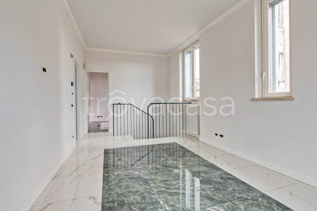 appartamento in affitto a Roma in zona Trevi-Colonna