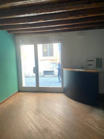 negozio in affitto a Roma in zona Centro Storico