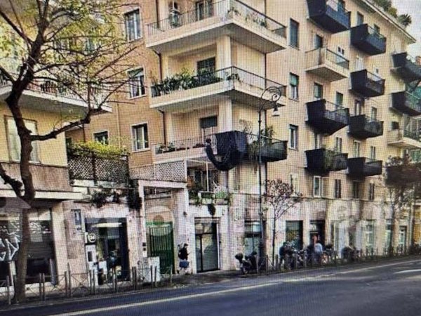 negozio in affitto a Roma in zona Rione Monti/Campitelli