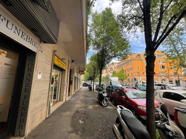 locale commerciale in affitto a Roma in zona Trionfale