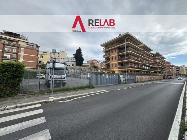 locale commerciale in affitto a Roma