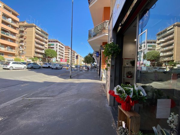 negozio in affitto a Roma in zona Appio Claudio