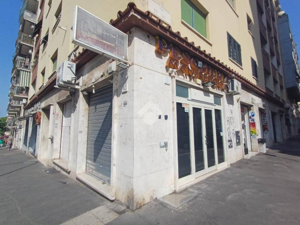 negozio in affitto a Roma in zona Tuscolano