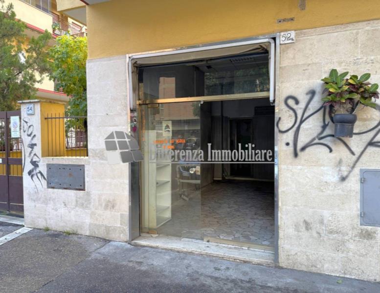 locale commerciale in affitto a Roma in zona Appio Claudio