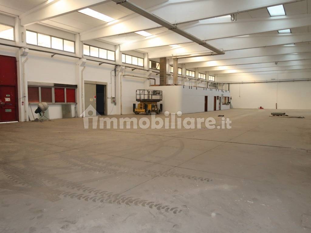 locale commerciale in affitto a Roma in zona Massimina/Casal Lumbroso