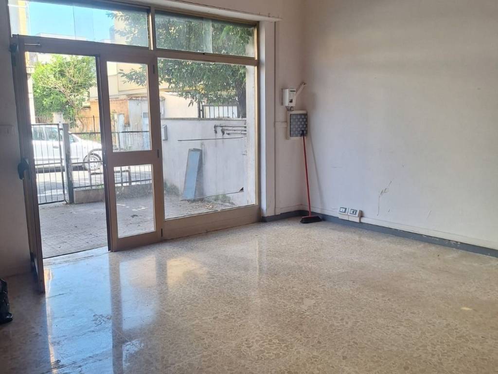 negozio in affitto a Roma in zona San Basilio