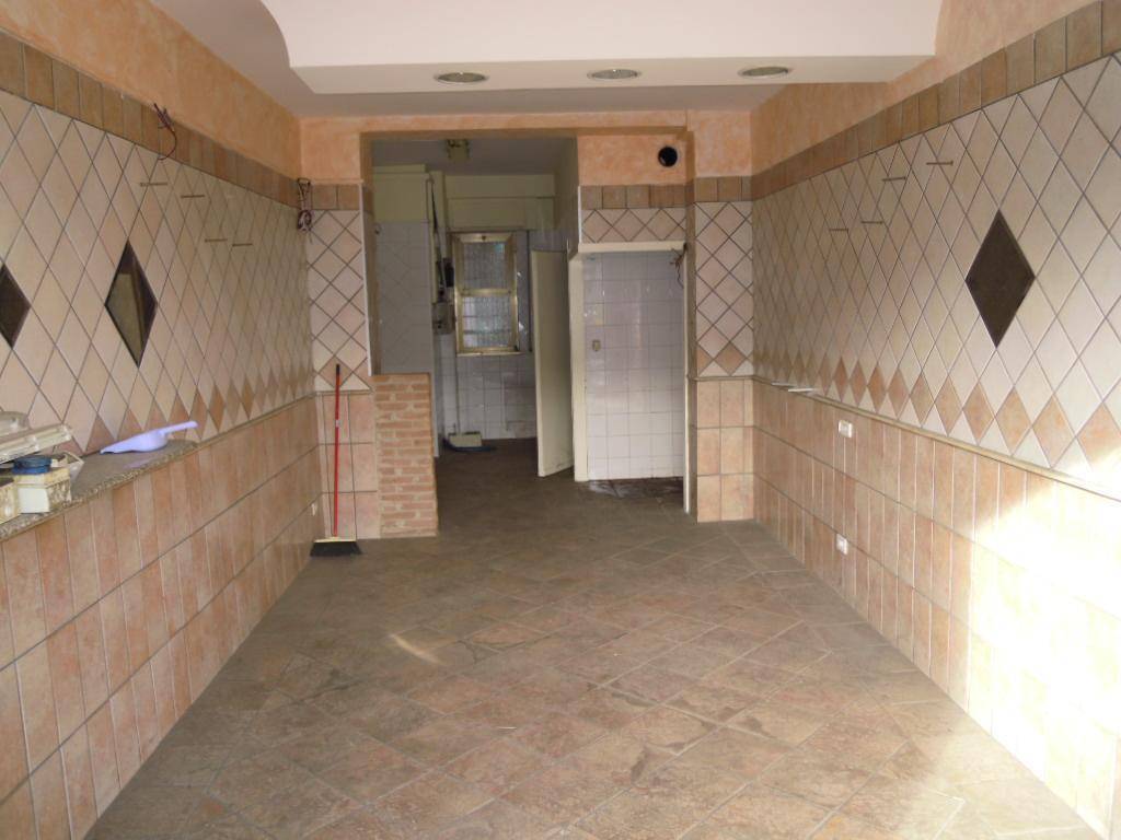 negozio in affitto a Roma in zona Appio Latino